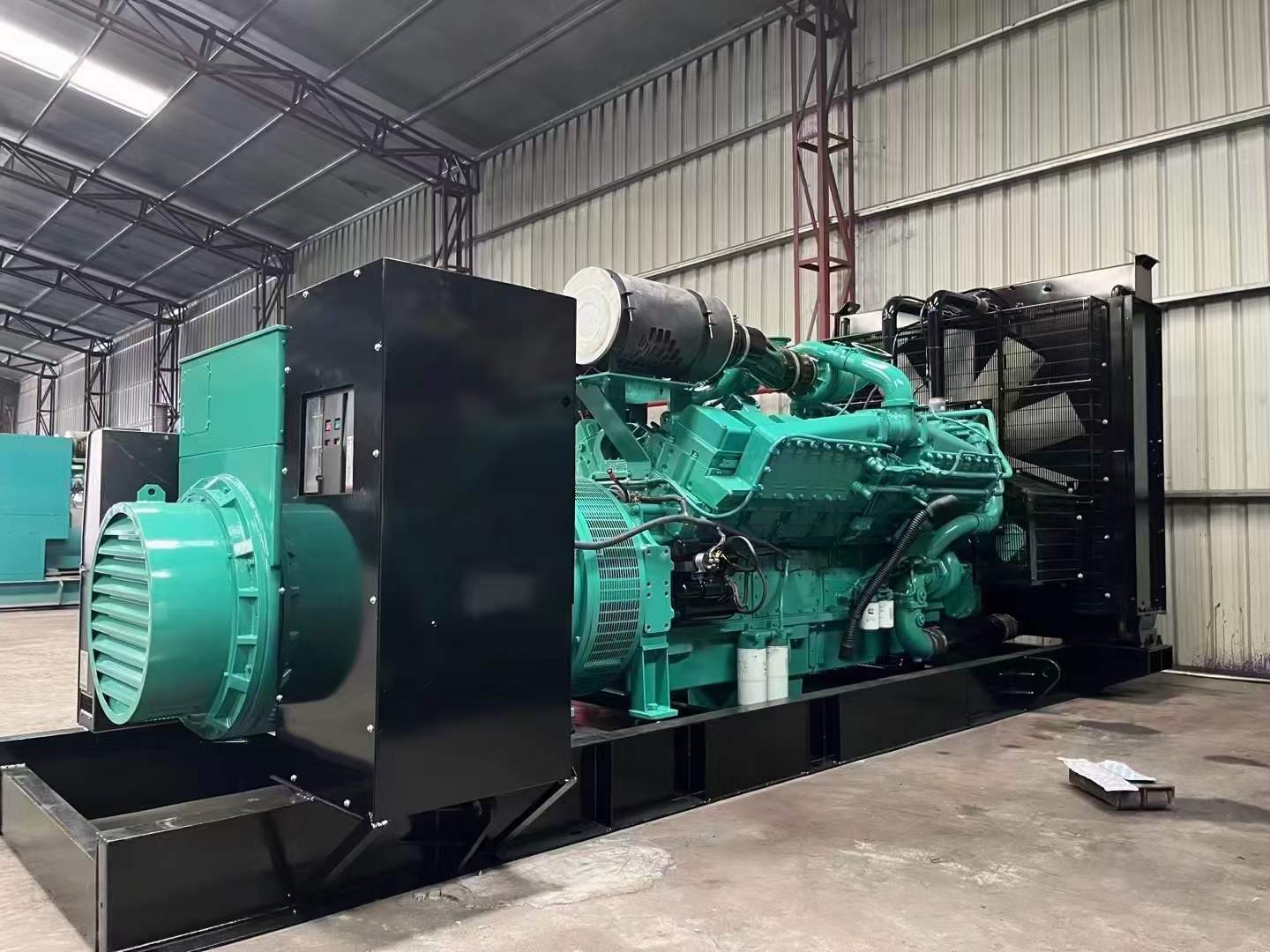 东丰如何降低 800kW 柴油发电机输出电流的波动？