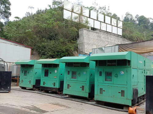 东丰先进的应急发电机系统中智能监测和控制系统如何确保电压稳定？