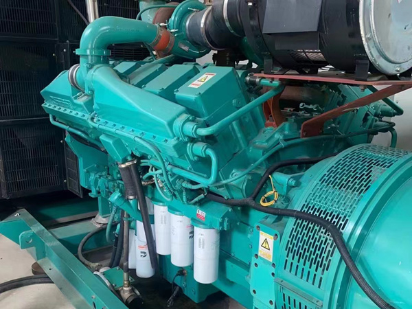 东丰更换100kW柴油发电机组机油时，需要注意哪些事项？