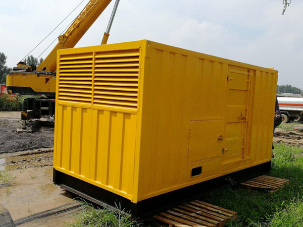 东丰100kW柴油发电机组在什么情况下需要更换机油？