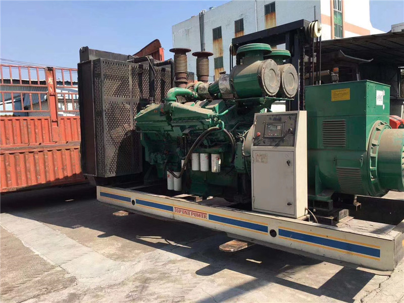 东丰如何判断柴油发电机组的机油温度是否达到了合适的预热温度？