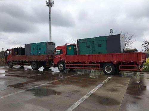 东丰涂抹密封胶后，需要等待多长时间才能安装水冷式机油散热器密封件？